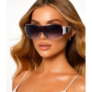 White Shield Women Sunglasses Silver Frame Gradient Smoke Lens Retro Outfit 2026
